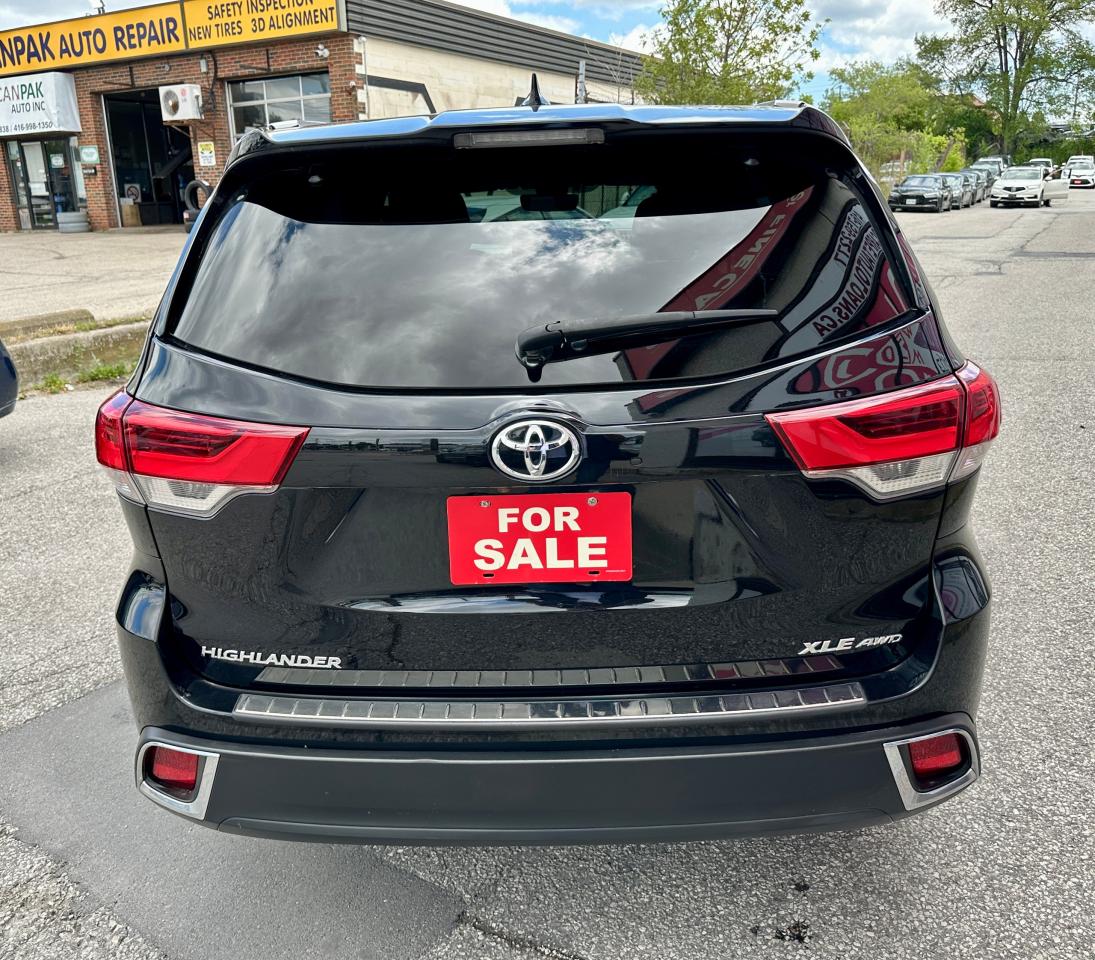 2019 Toyota Highlander XLE Photo4