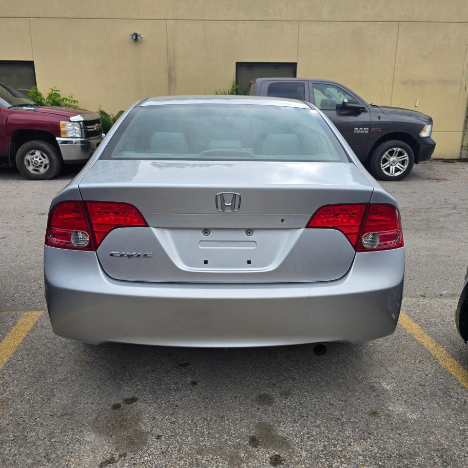 2007 Honda Civic DX-G Photo4