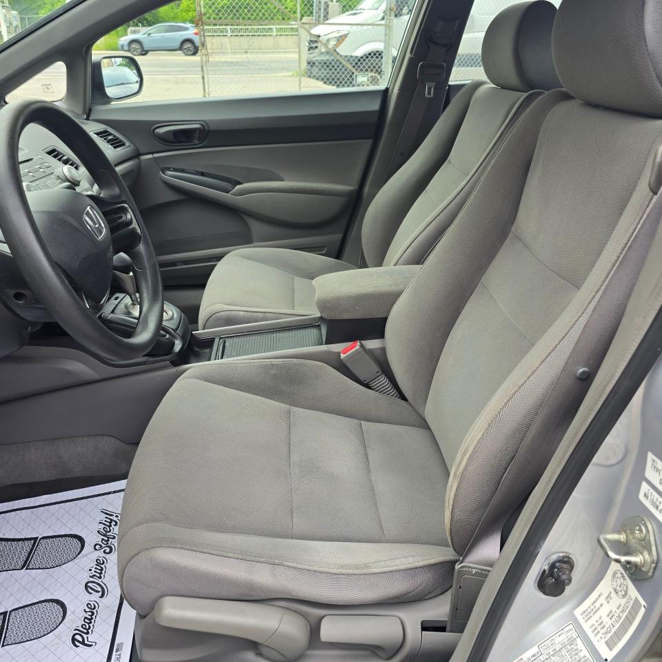 2007 Honda Civic DX-G - Photo #9