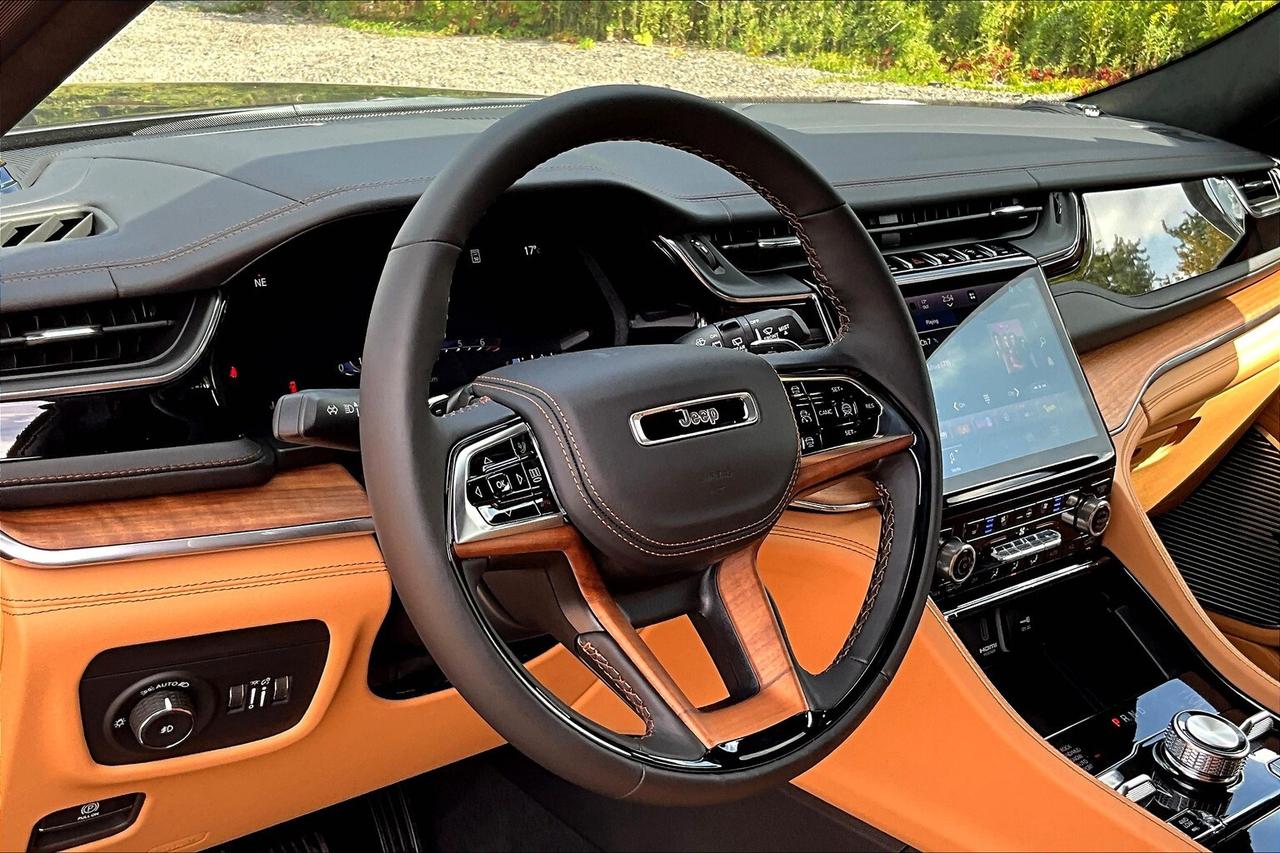 2025 Jeep Grand Cherokee SUMMIT RESERVE | Lux Tech 5 | Adv Pro Tech 4 | Photo