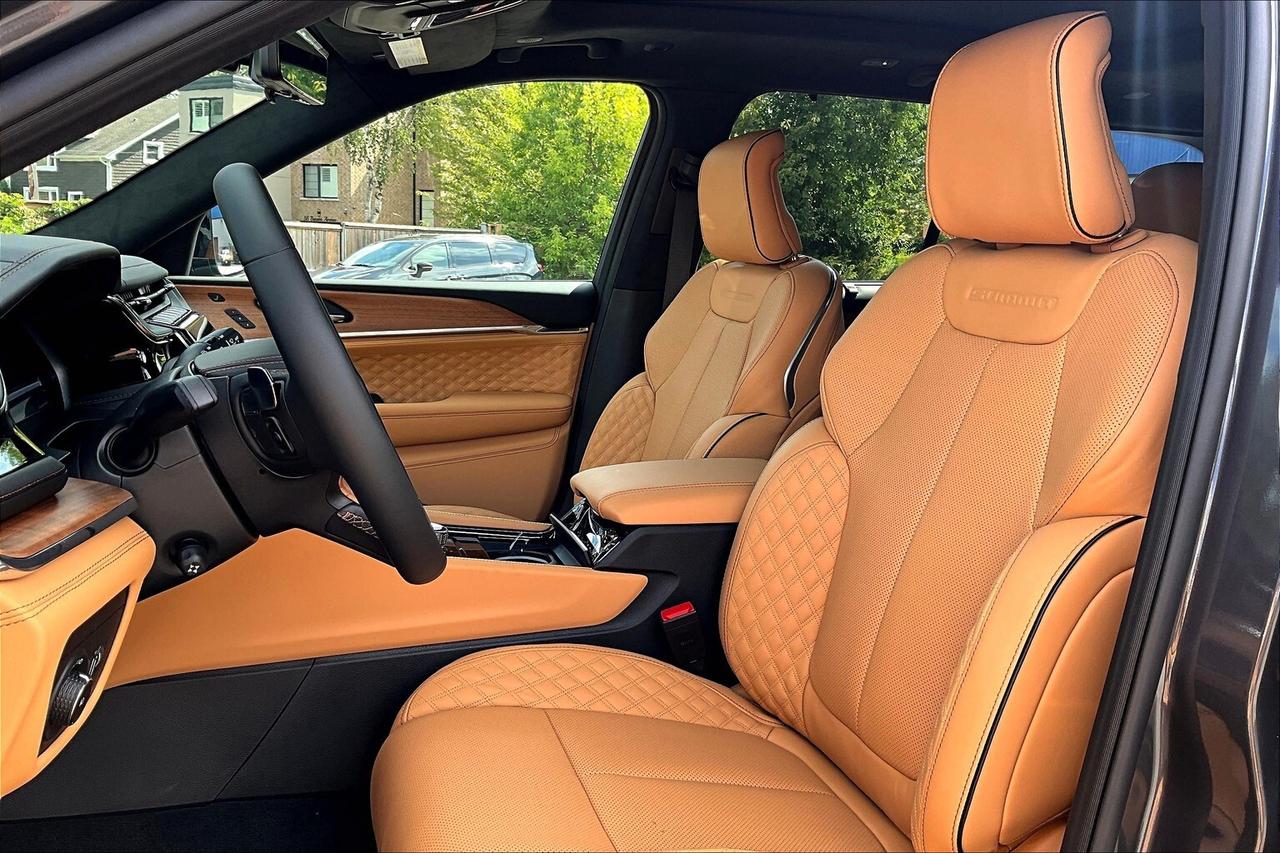 2025 Jeep Grand Cherokee SUMMIT RESERVE | Lux Tech 5 | Adv Pro Tech 4 | Photo