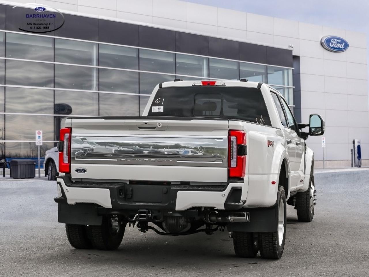 2025 Ford F-450 Super Duty DRW Platinum Photo2