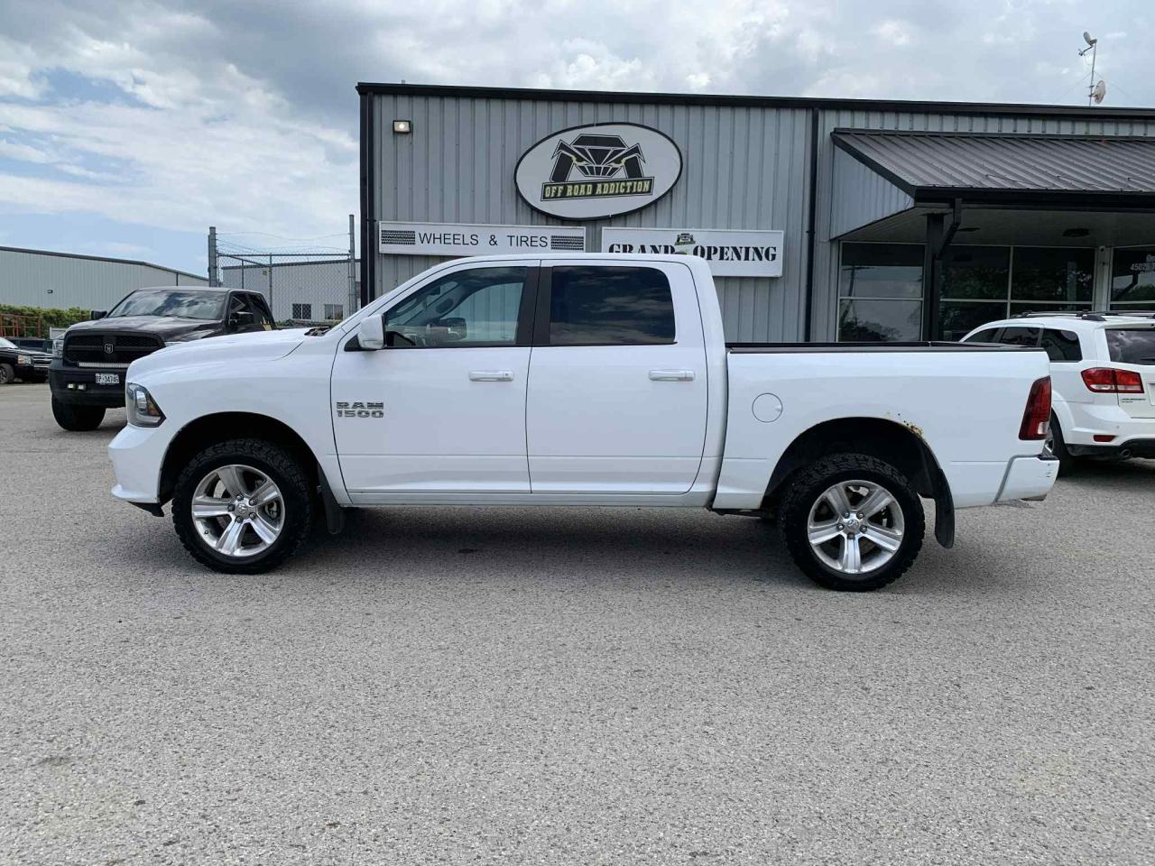 2014 RAM 1500 SPORT - Photo #2
