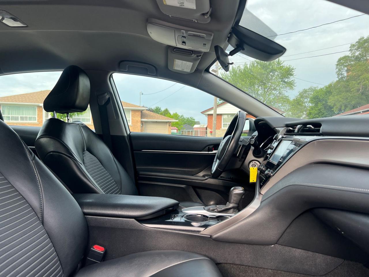 2020 Toyota Camry SE - Photo #9