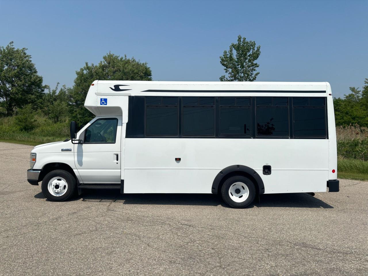 2011 Ford E450  - Photo #2