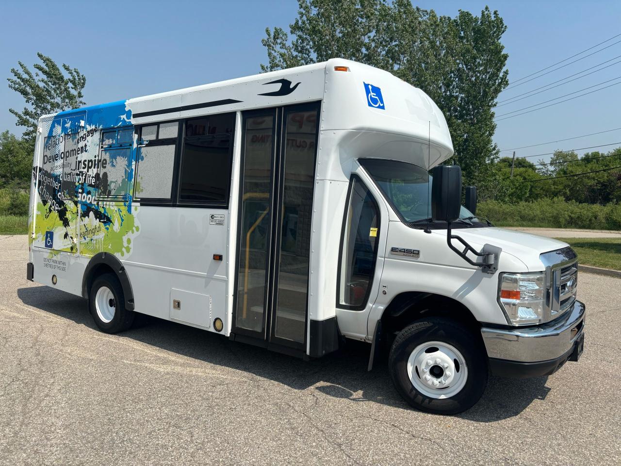 2011 Ford E450  - Photo #4