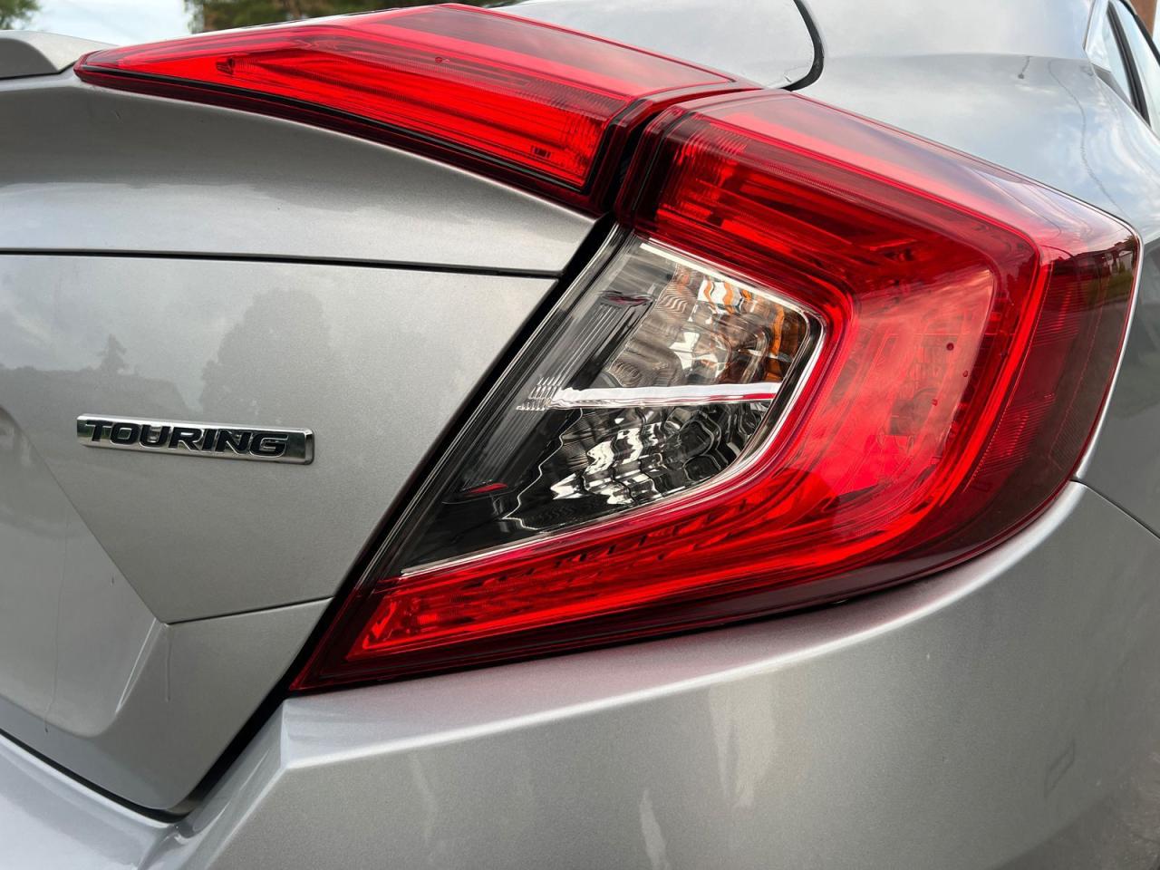 2018 Honda Civic Touring Sedan CVT - Photo #6
