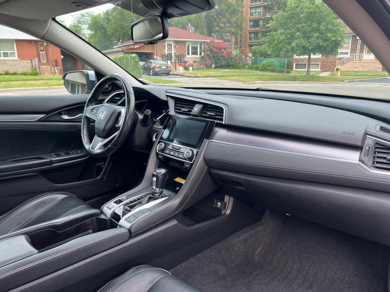 2018 Honda Civic Touring Sedan CVT - Photo #11