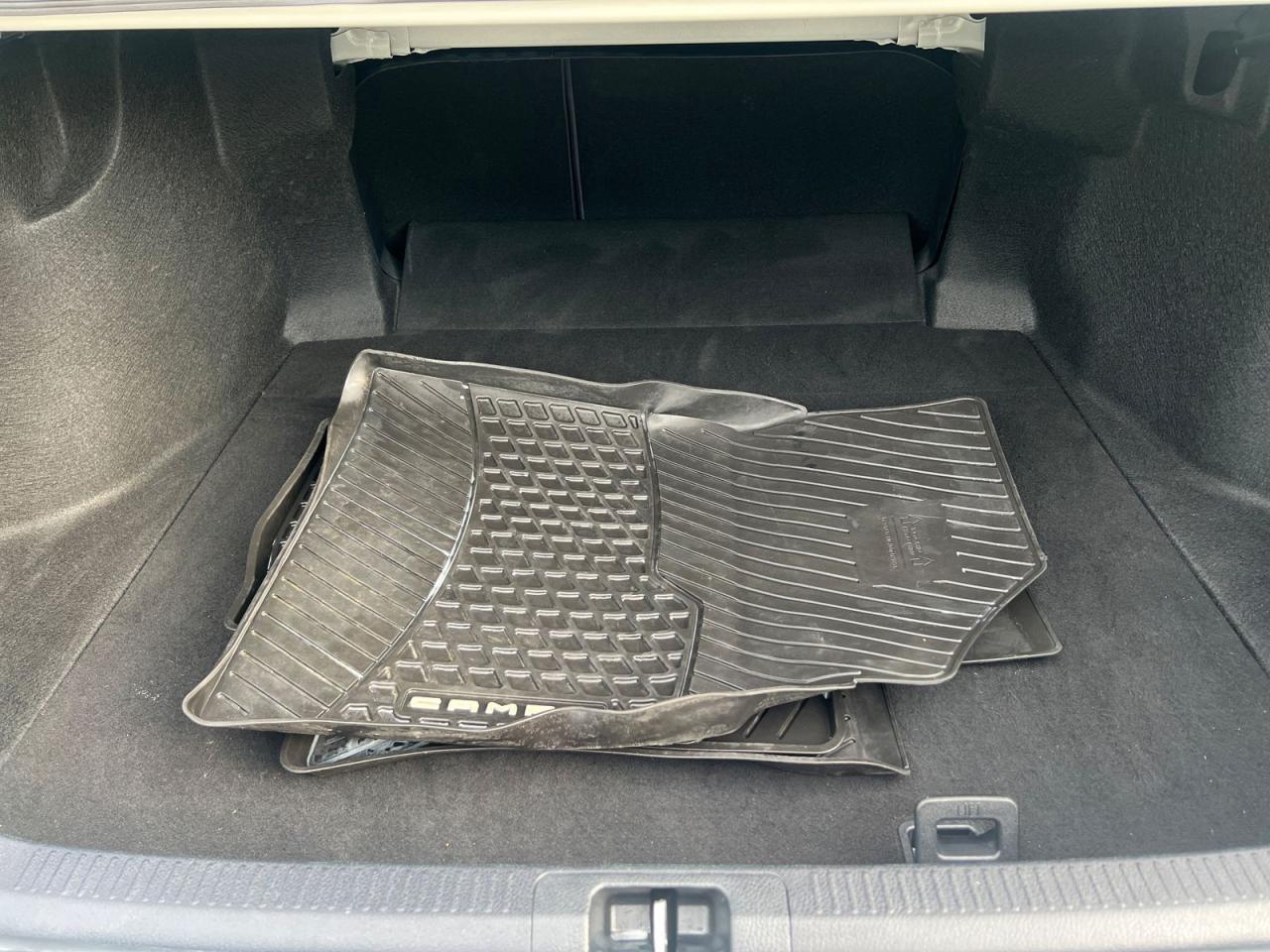 2020 Toyota Camry SE - Photo #6