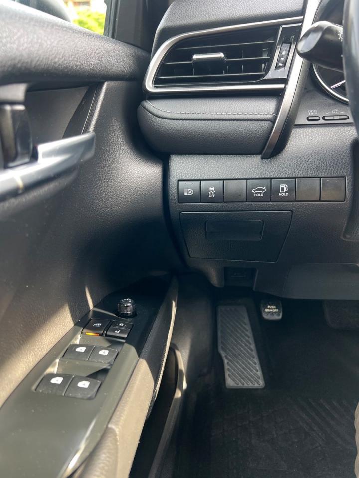 2020 Toyota Camry SE - Photo #18