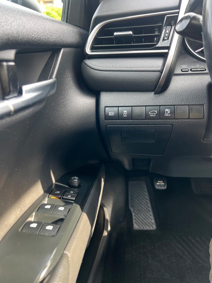 2020 Toyota Camry SE Photo