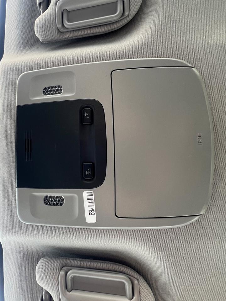 2020 Toyota Camry SE Photo