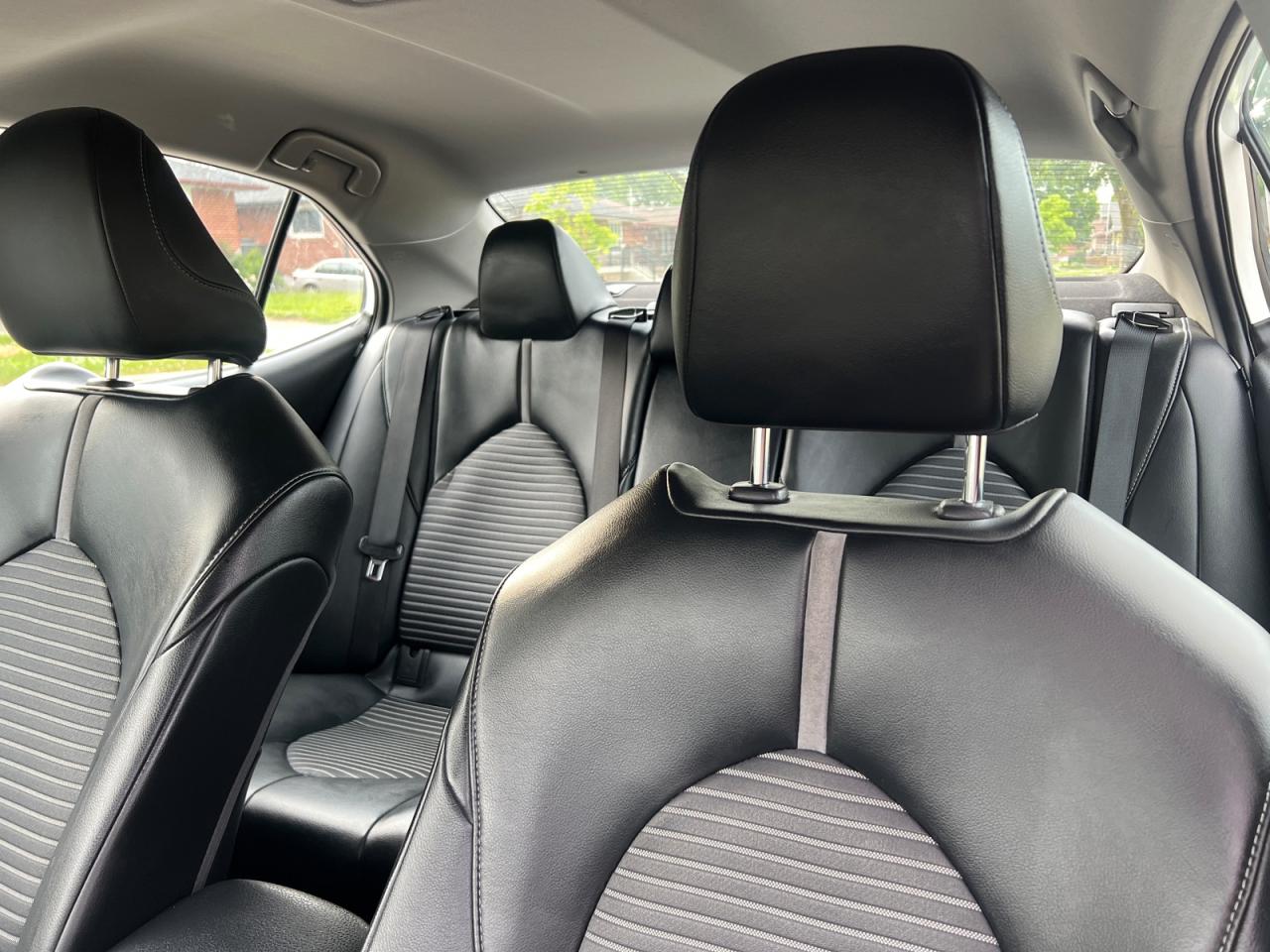 2020 Toyota Camry SE Photo