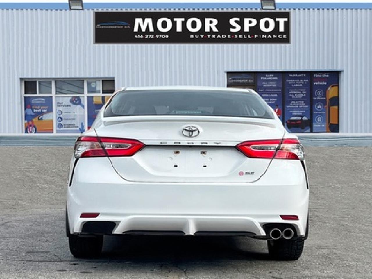 2020 Toyota Camry SE Photo