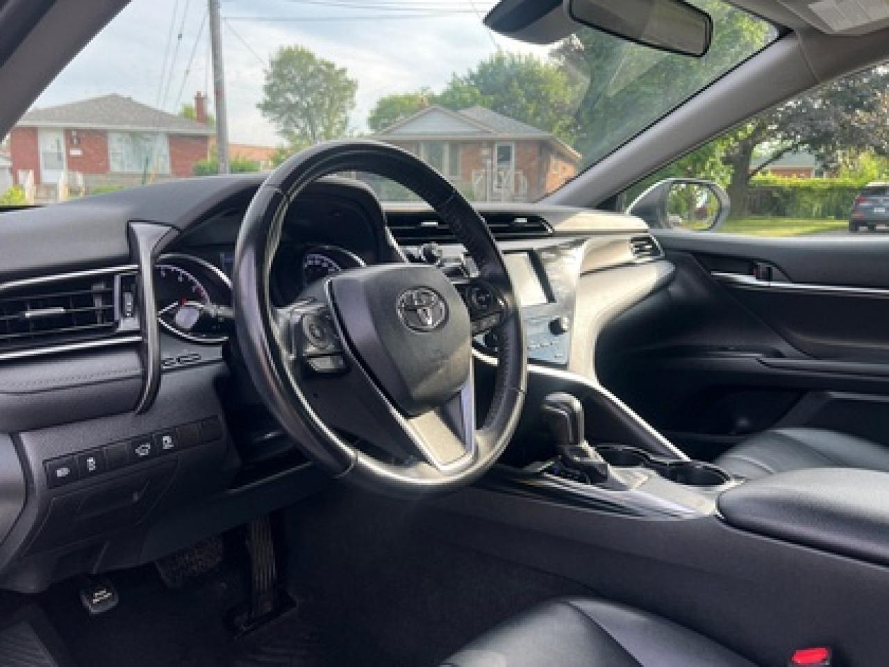 2020 Toyota Camry SE Photo