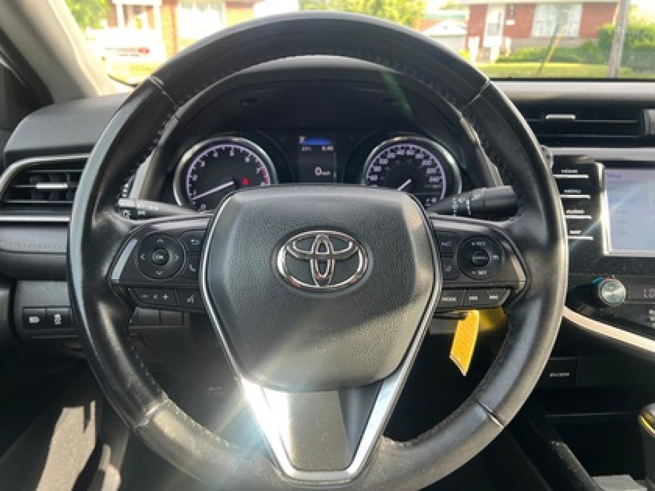 2020 Toyota Camry SE Photo