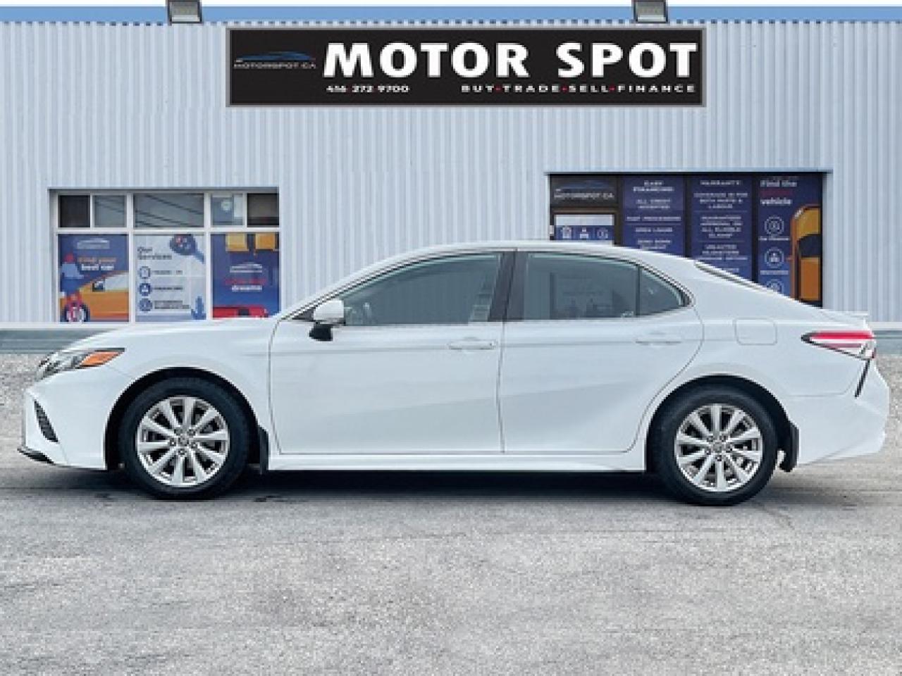 2020 Toyota Camry SE Photo