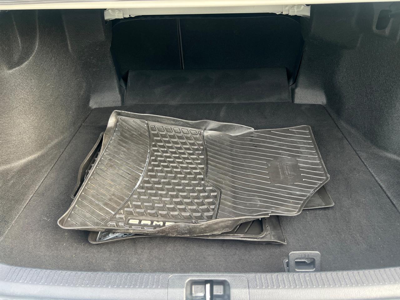 2020 Toyota Camry SE Auto Photo