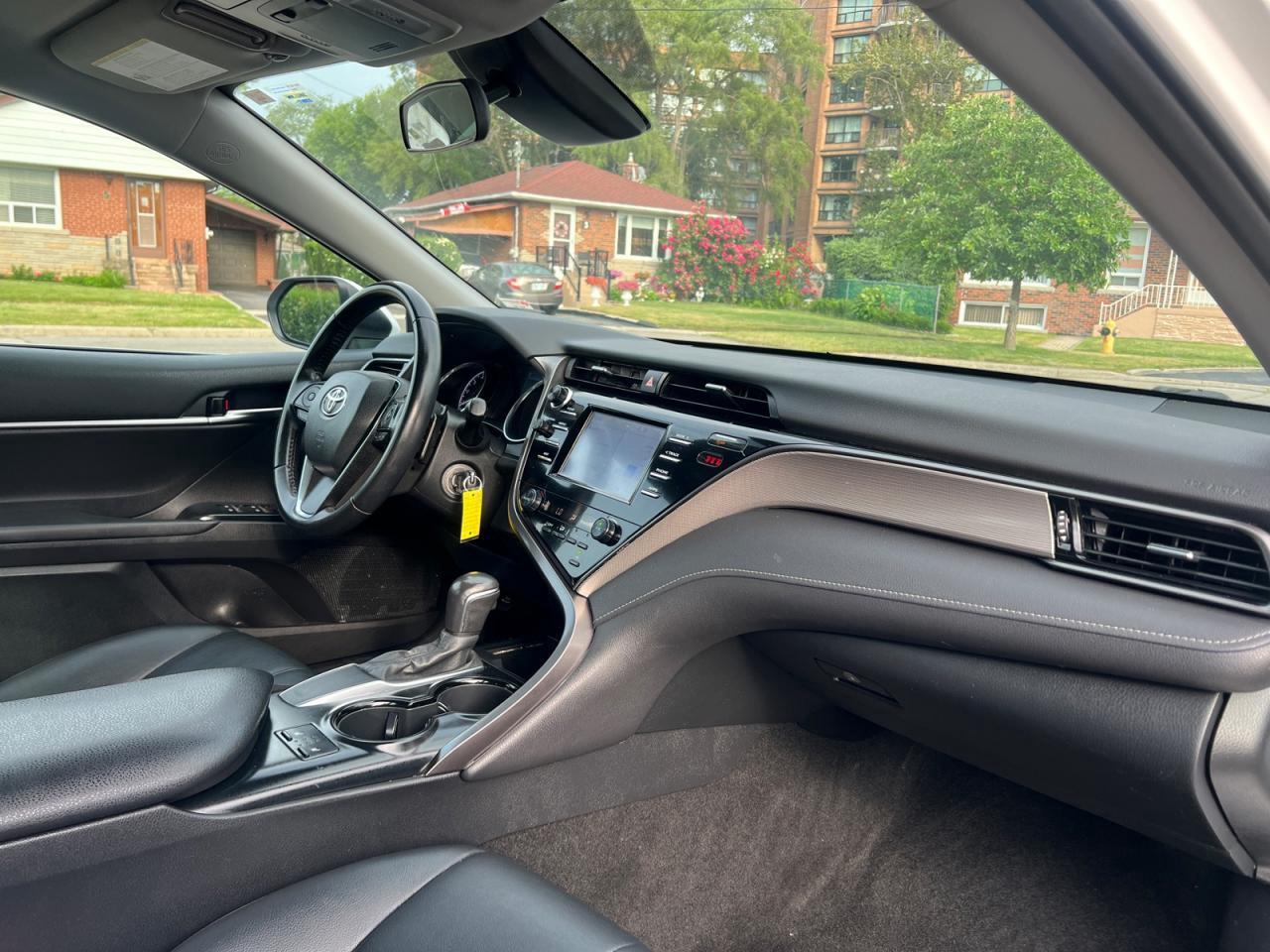 2020 Toyota Camry SE Auto Photo