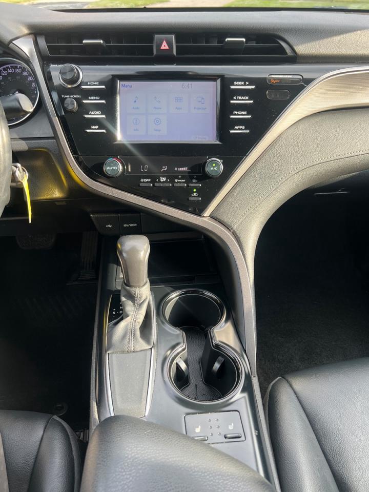 2020 Toyota Camry SE Auto Photo