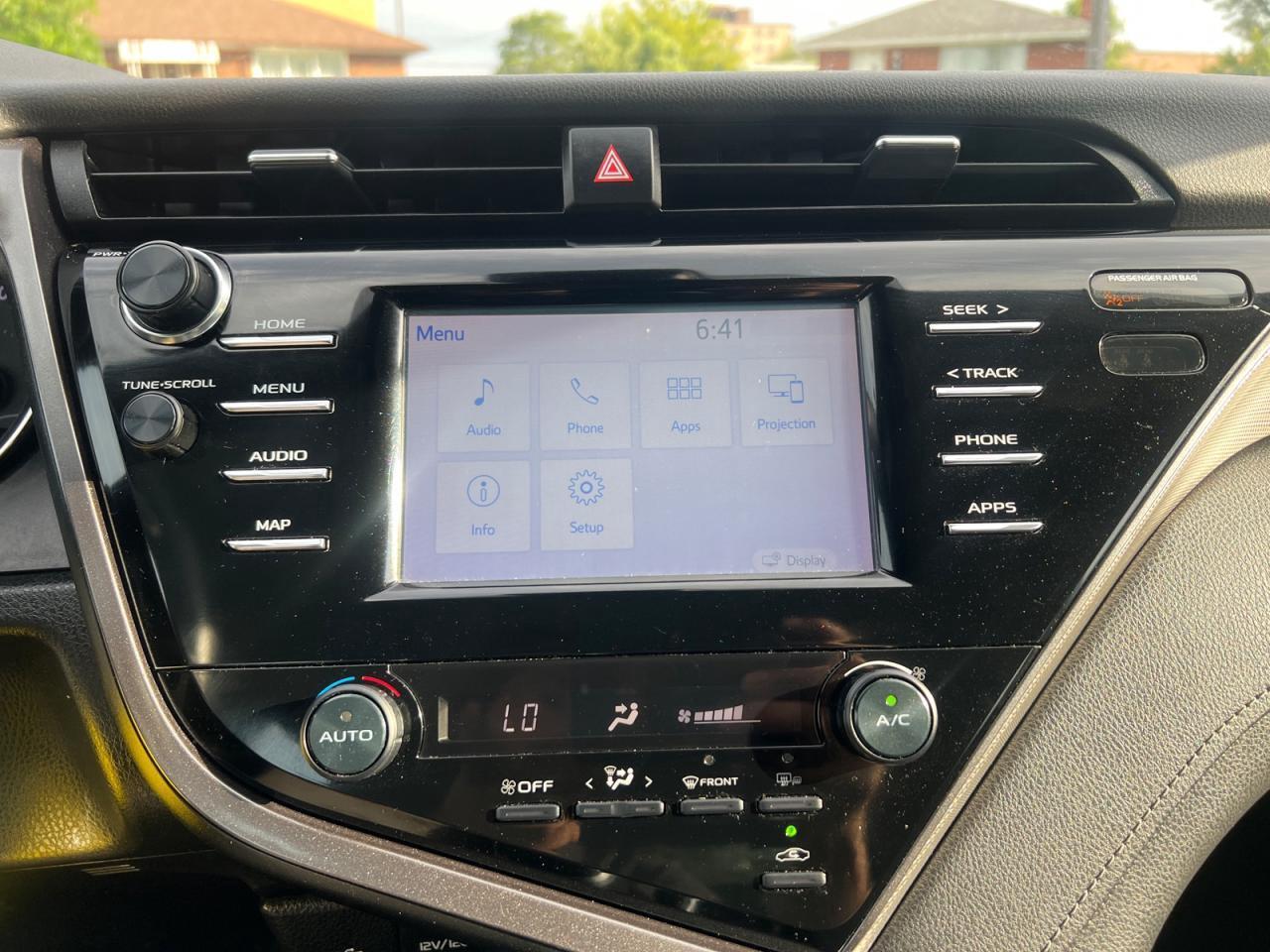 2020 Toyota Camry SE Auto Photo