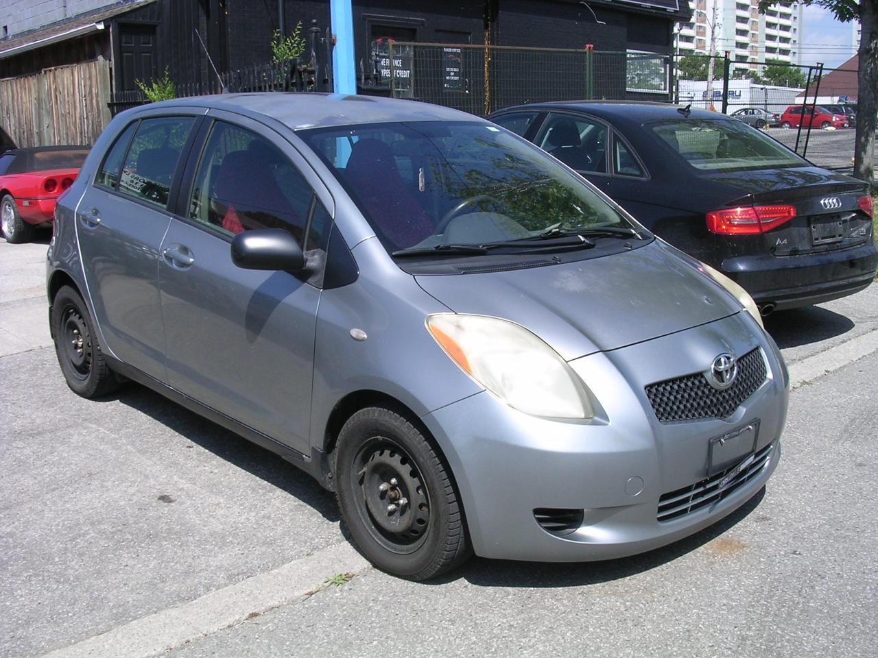 2008 Toyota Yaris LE - Photo #2