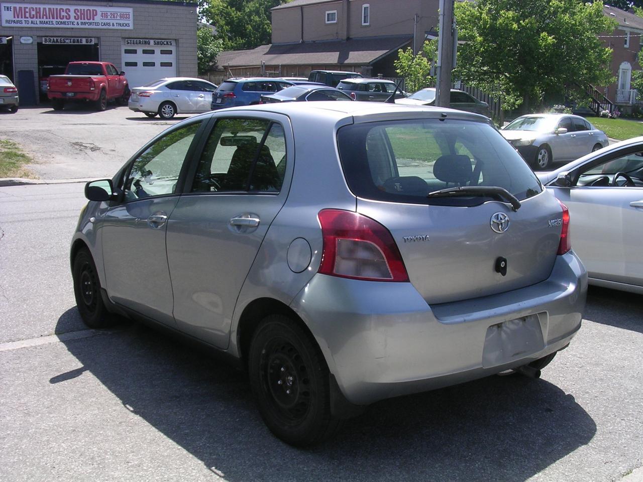 2008 Toyota Yaris LE - Photo #4