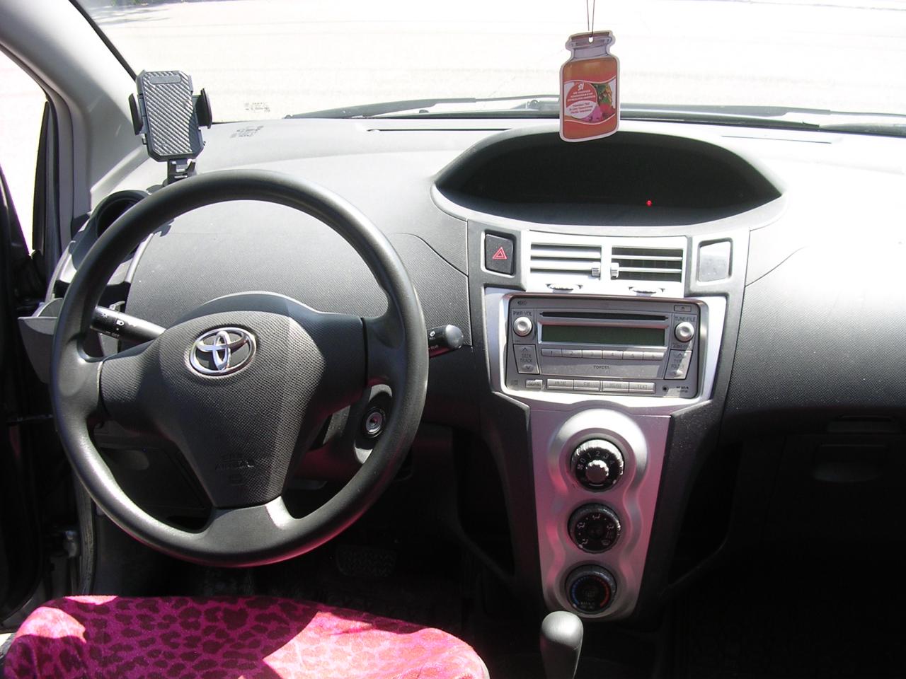 2008 Toyota Yaris LE - Photo #7