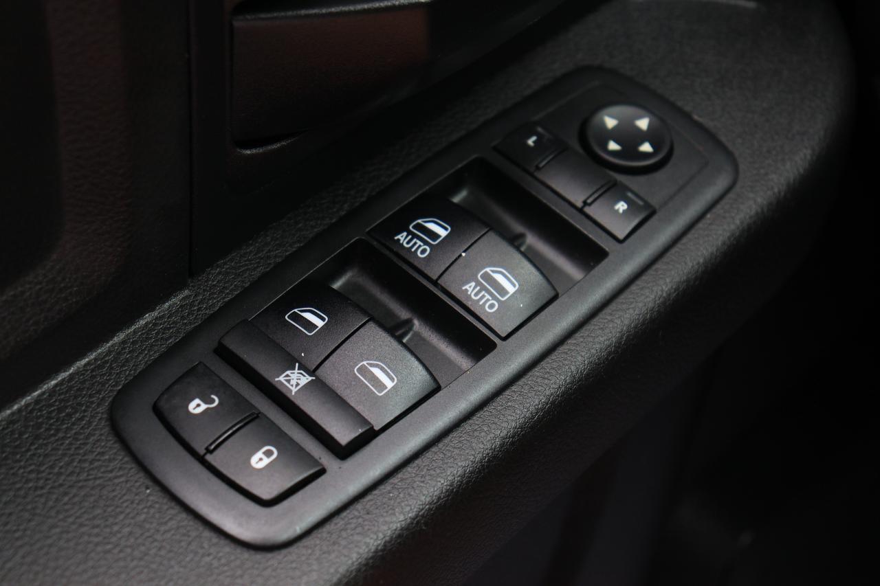 2018 RAM 1500 Express | Crew Cab | 5.7 L Hemi | Cam | Tinted ++ Photo16