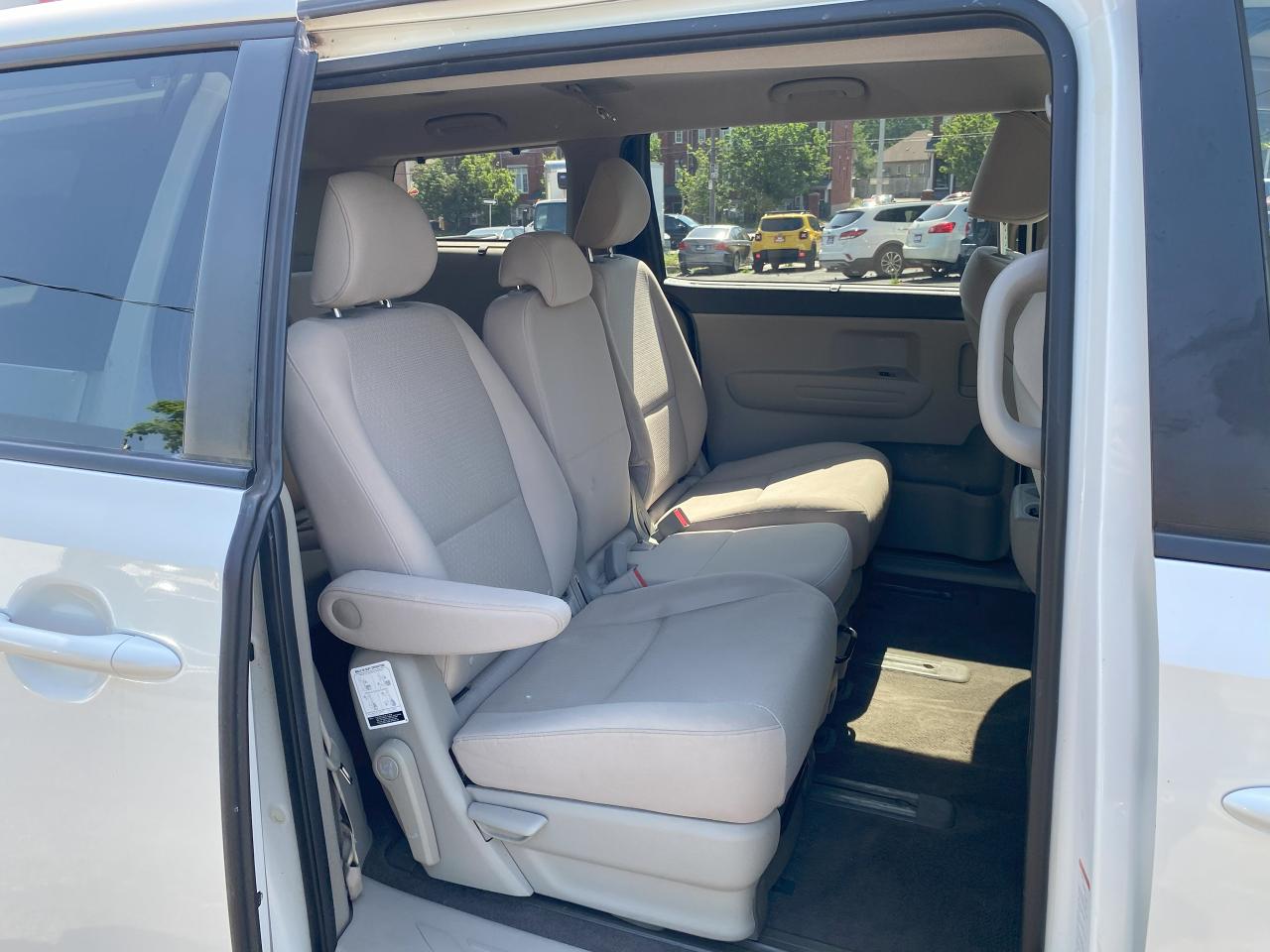 2016 Kia Sedona 1 Owner/No Accidents/8 Seater/Power Sliding Doors - Photo #10