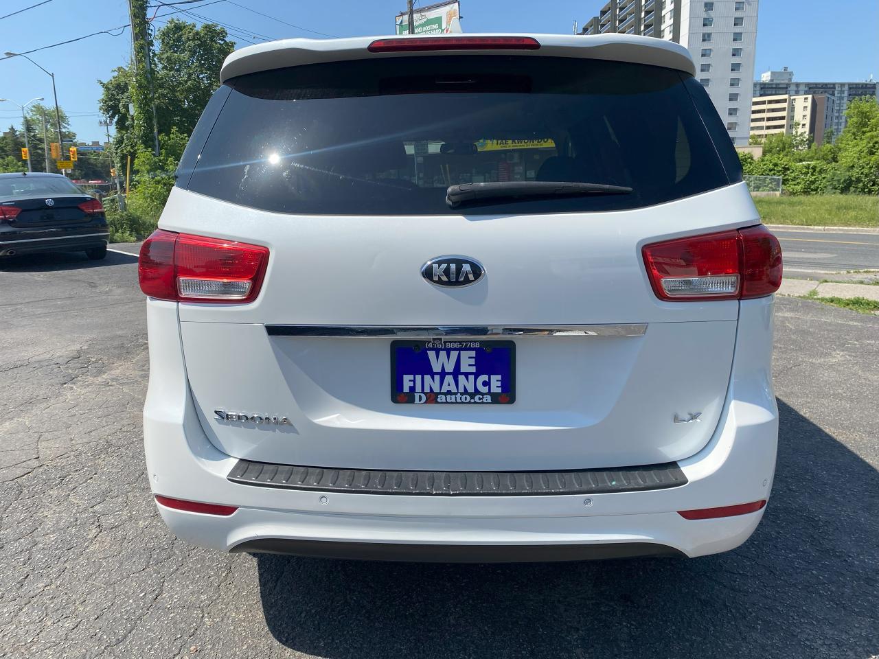 2016 Kia Sedona 1 Owner/No Accidents/8 Seater/Power Sliding Doors - Photo #7