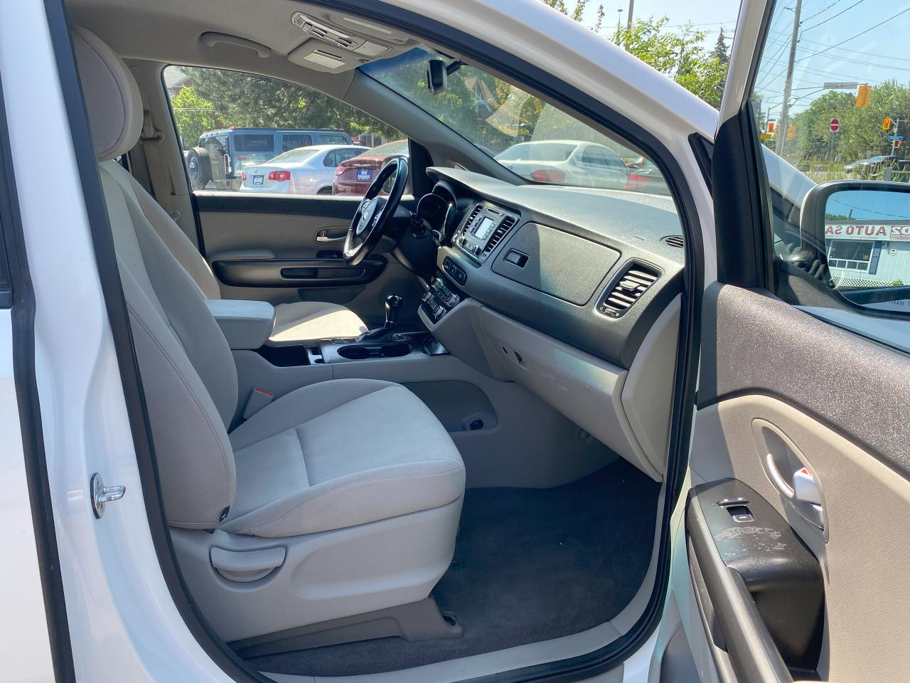 2016 Kia Sedona 1 Owner/No Accidents/8 Seater/Power Sliding Doors - Photo #9