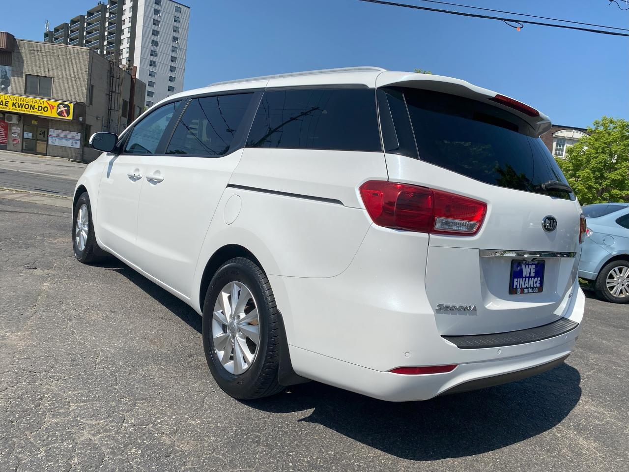 2016 Kia Sedona 1 Owner/No Accidents/8 Seater/Power Sliding Doors - Photo #8