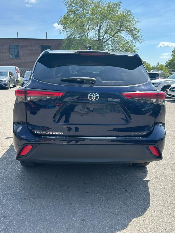 2020 Toyota Highlander XLE Photo3