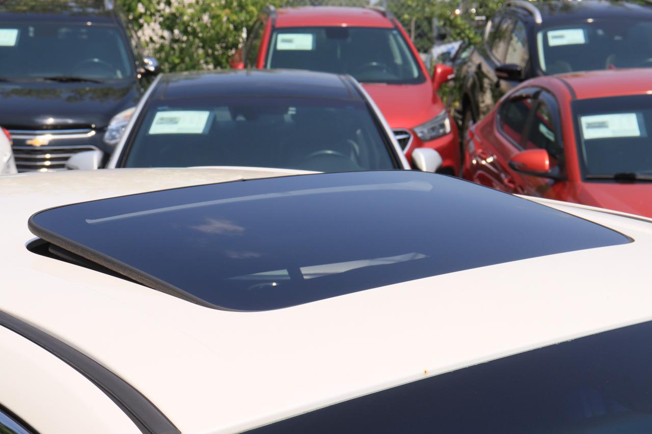 2015 Ford Taurus Limited | AWD | Leather | Roof | Nav | Cam | BSM++ Photo