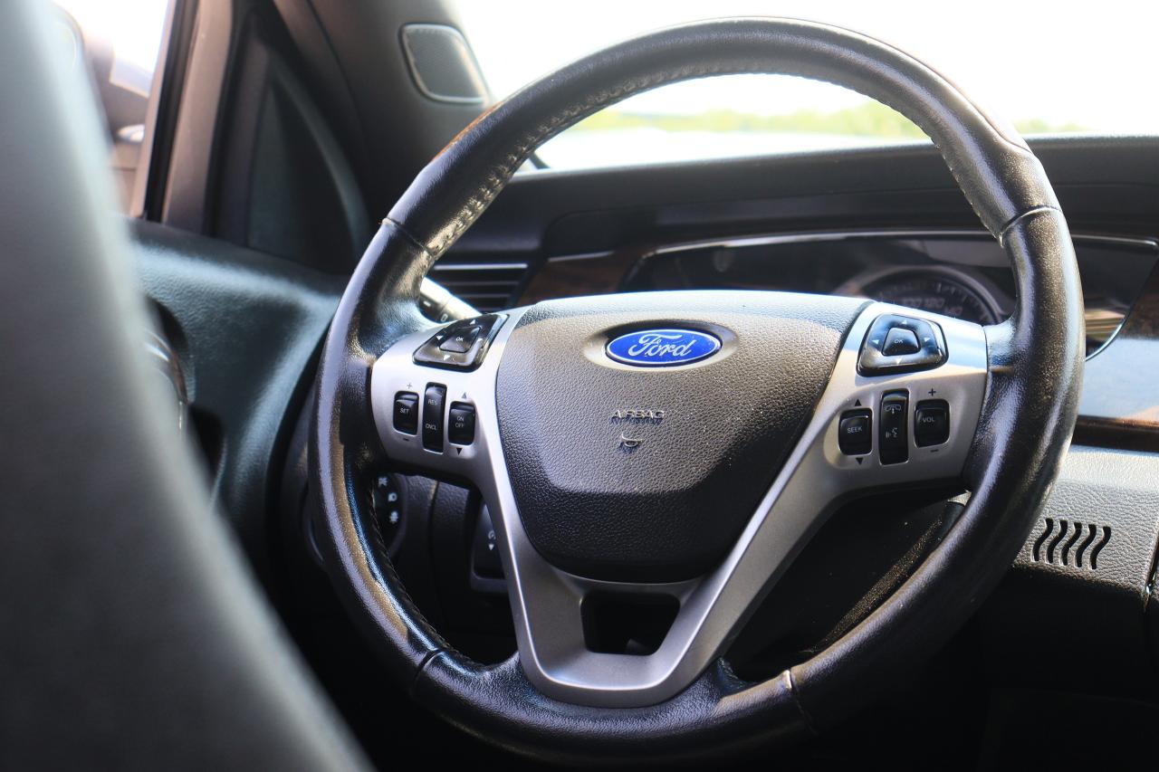 2015 Ford Taurus Limited | AWD | Leather | Roof | Nav | Cam | BSM++ Photo