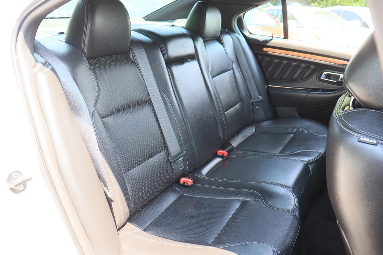 2015 Ford Taurus Limited | AWD | Leather | Roof | Nav | Cam | BSM++ Photo