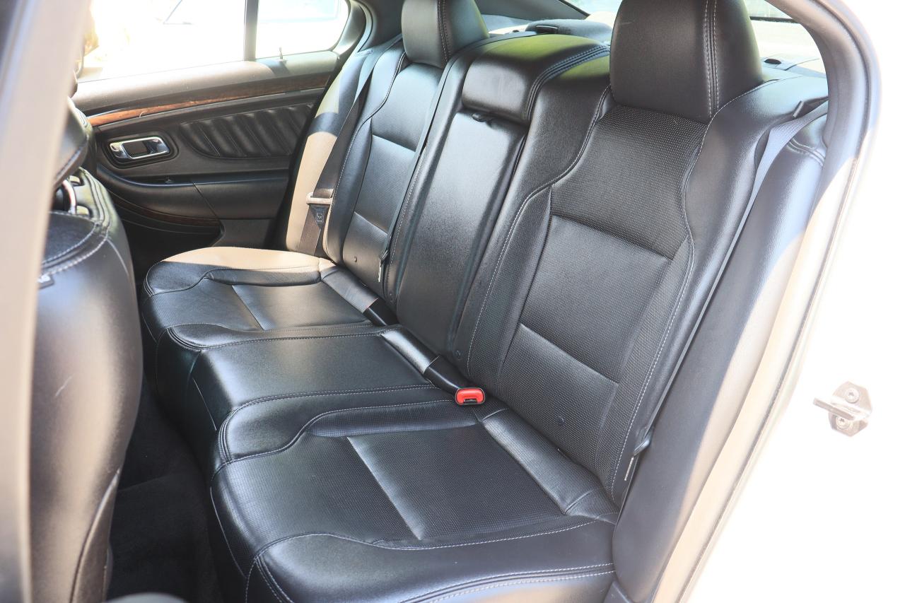 2015 Ford Taurus Limited | AWD | Leather | Roof | Nav | Cam | BSM++ Photo