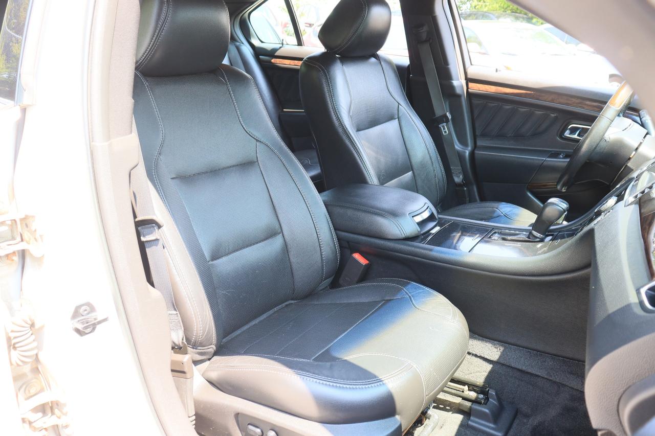 2015 Ford Taurus Limited | AWD | Leather | Roof | Nav | Cam | BSM++ Photo