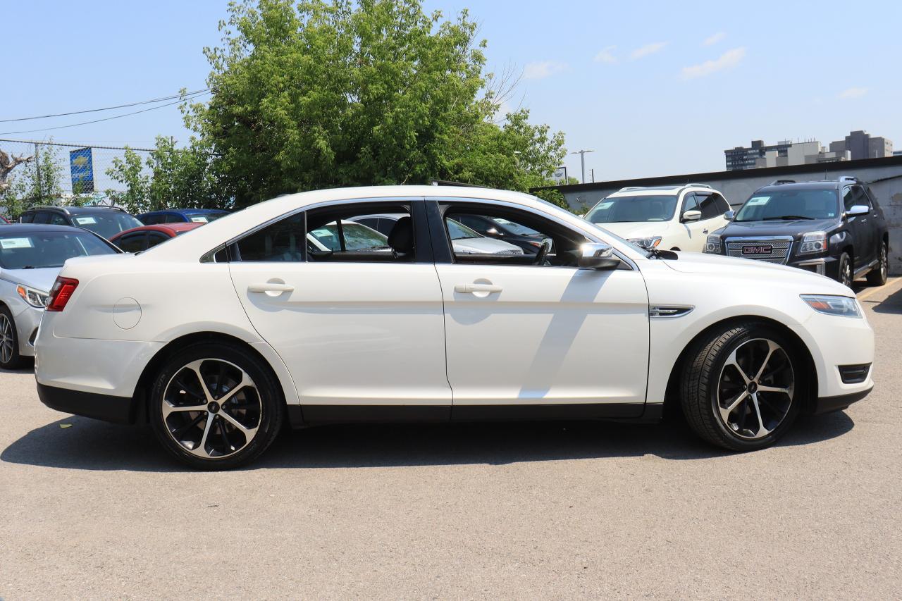 2015 Ford Taurus Limited | AWD | Leather | Roof | Nav | Cam | BSM++ Photo