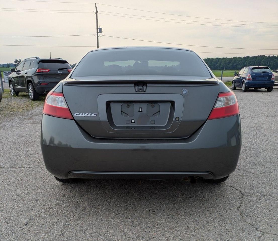 2011 Honda Civic DX-G - Photo #8