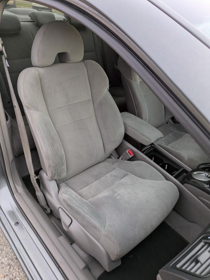 2011 Honda Civic DX-G - Photo #14