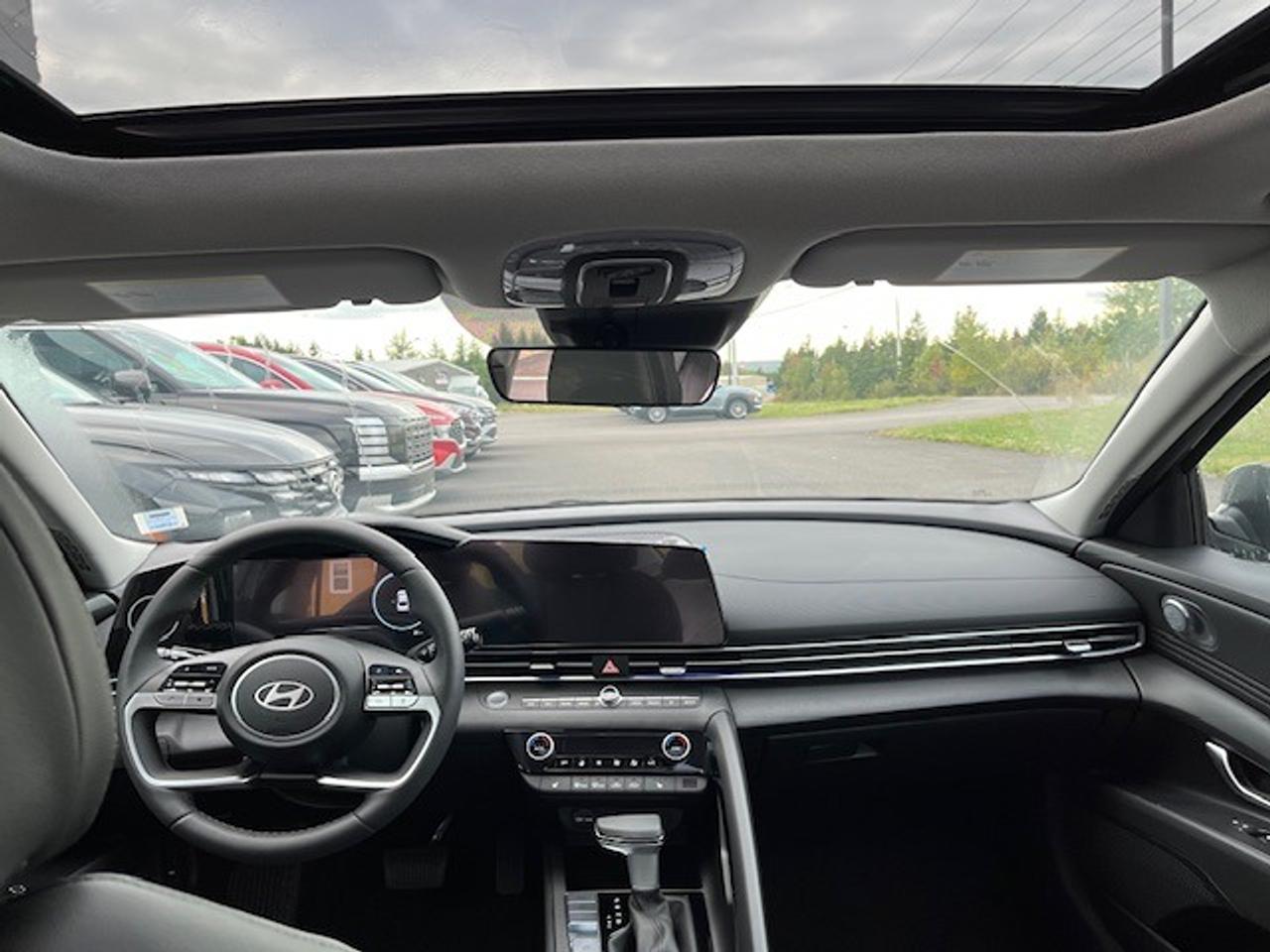 2025 Hyundai Elantra Luxury Photo