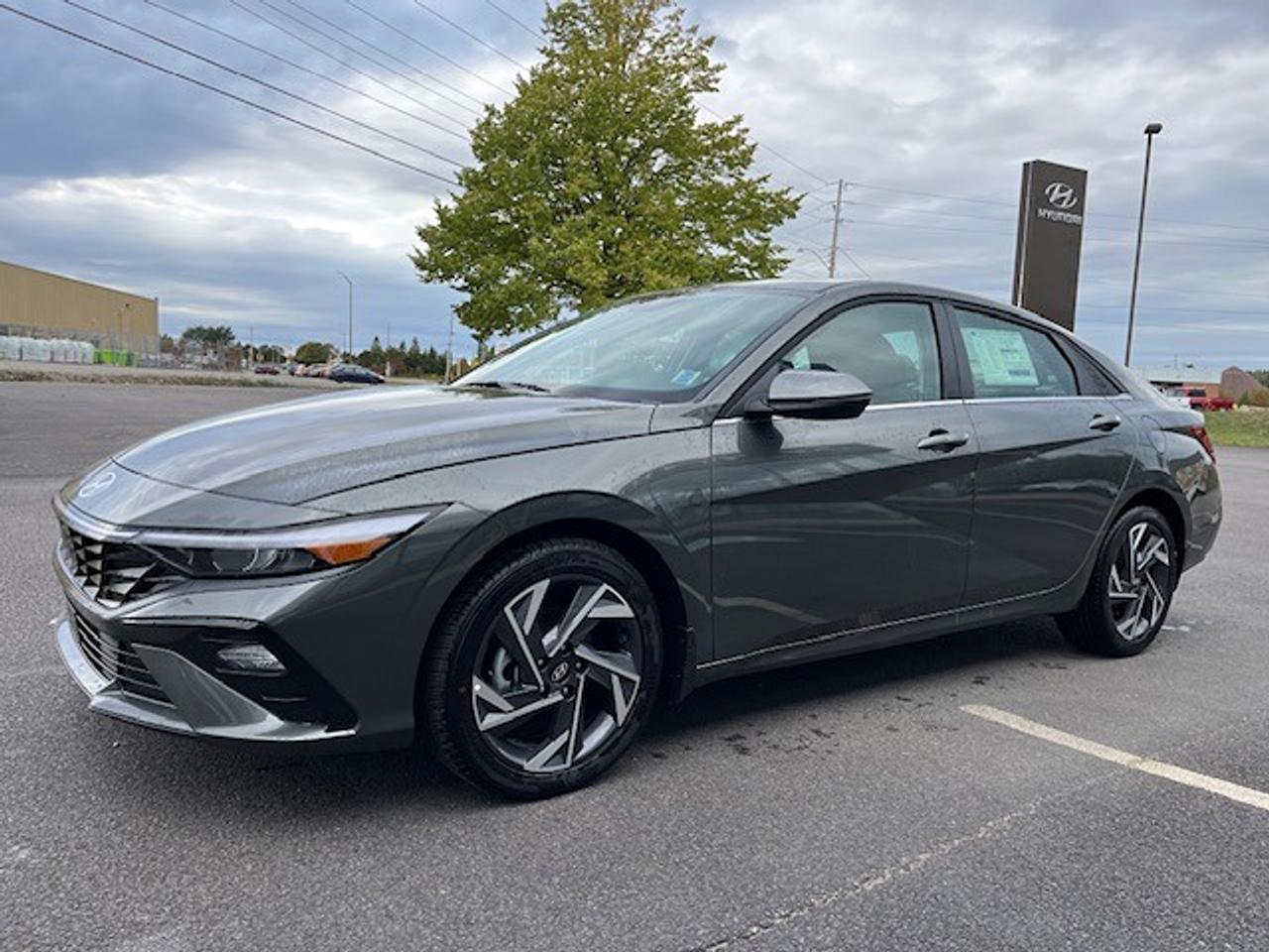 2025 Hyundai Elantra Luxury Photo