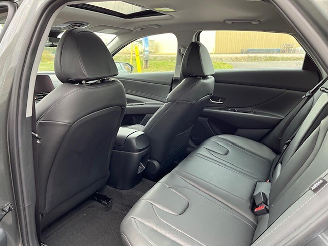 2025 Hyundai Elantra Luxury Photo