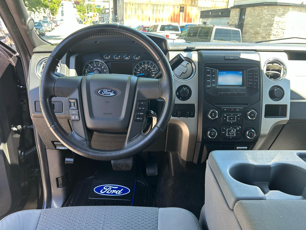 2014 Ford F-150 XLT - Photo #8