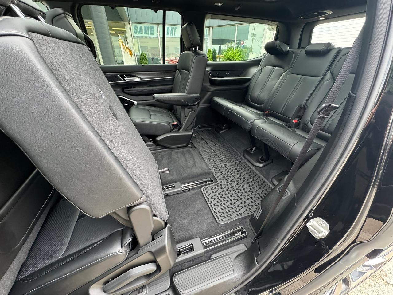 2024 Jeep Wagoneer Series III 4x4 Photo