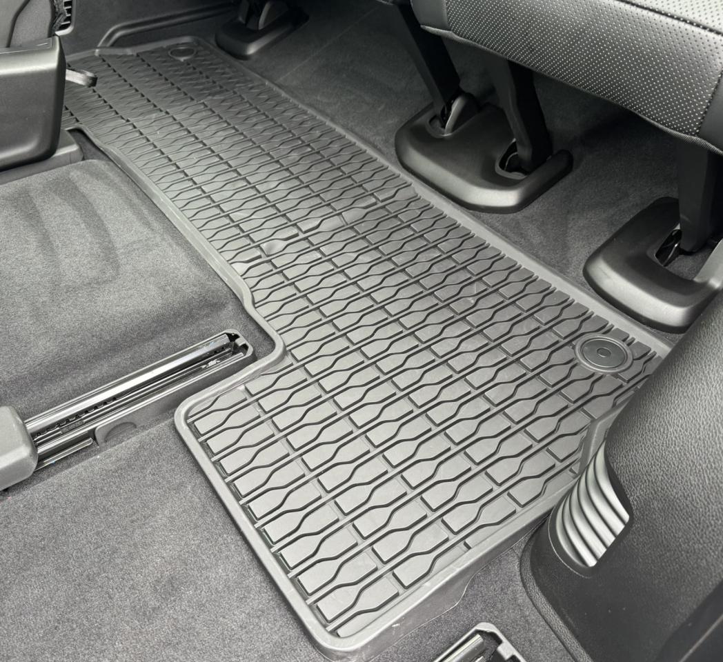 2024 Jeep Wagoneer Series III 4x4 Photo