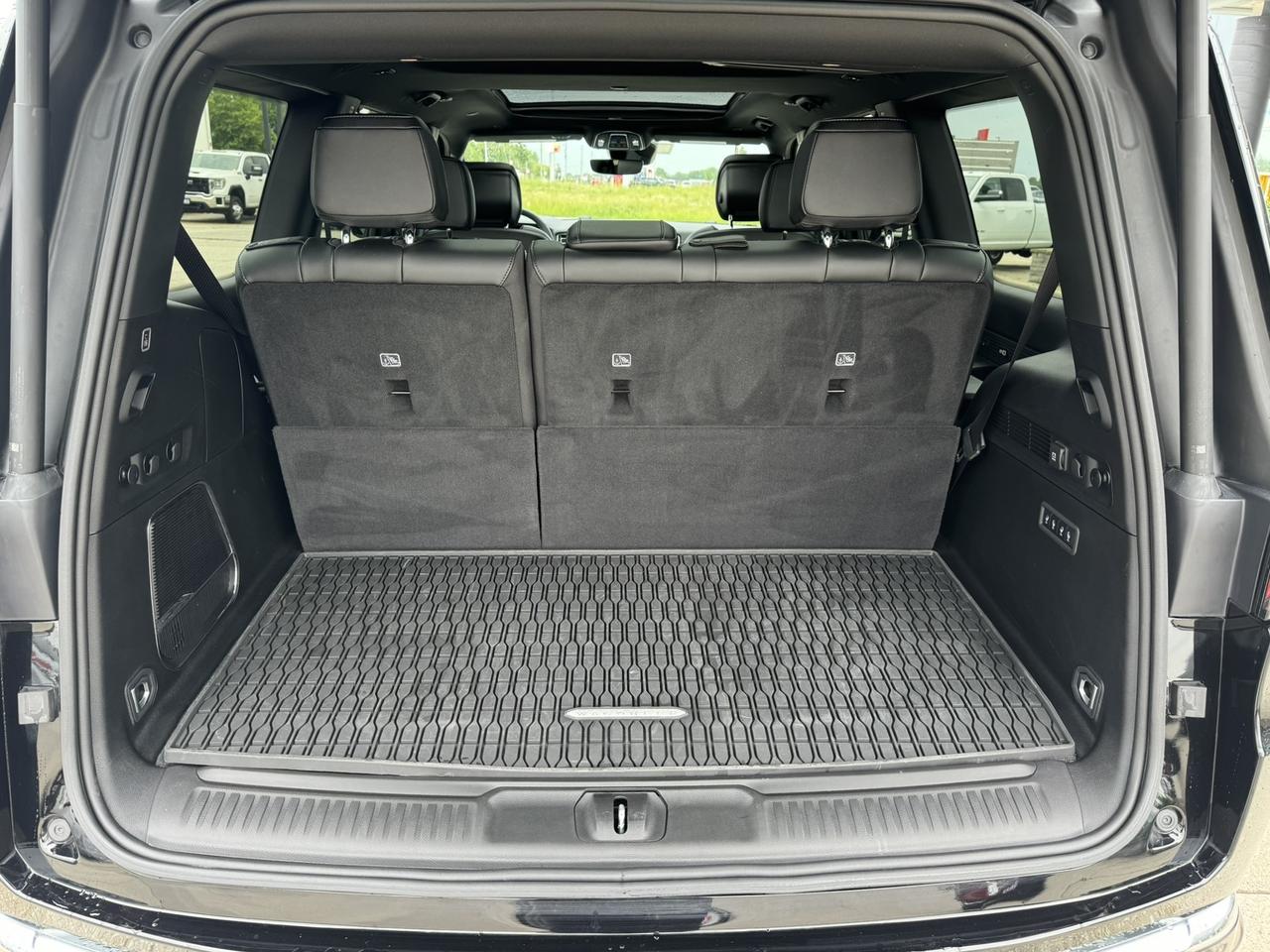 2024 Jeep Wagoneer Series III 4x4 Photo