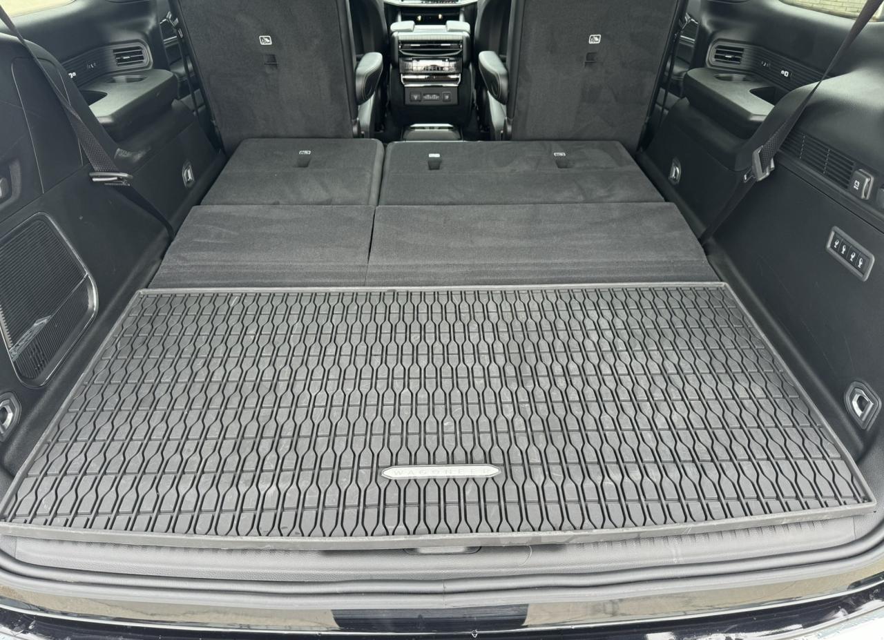 2024 Jeep Wagoneer Series III 4x4 Photo